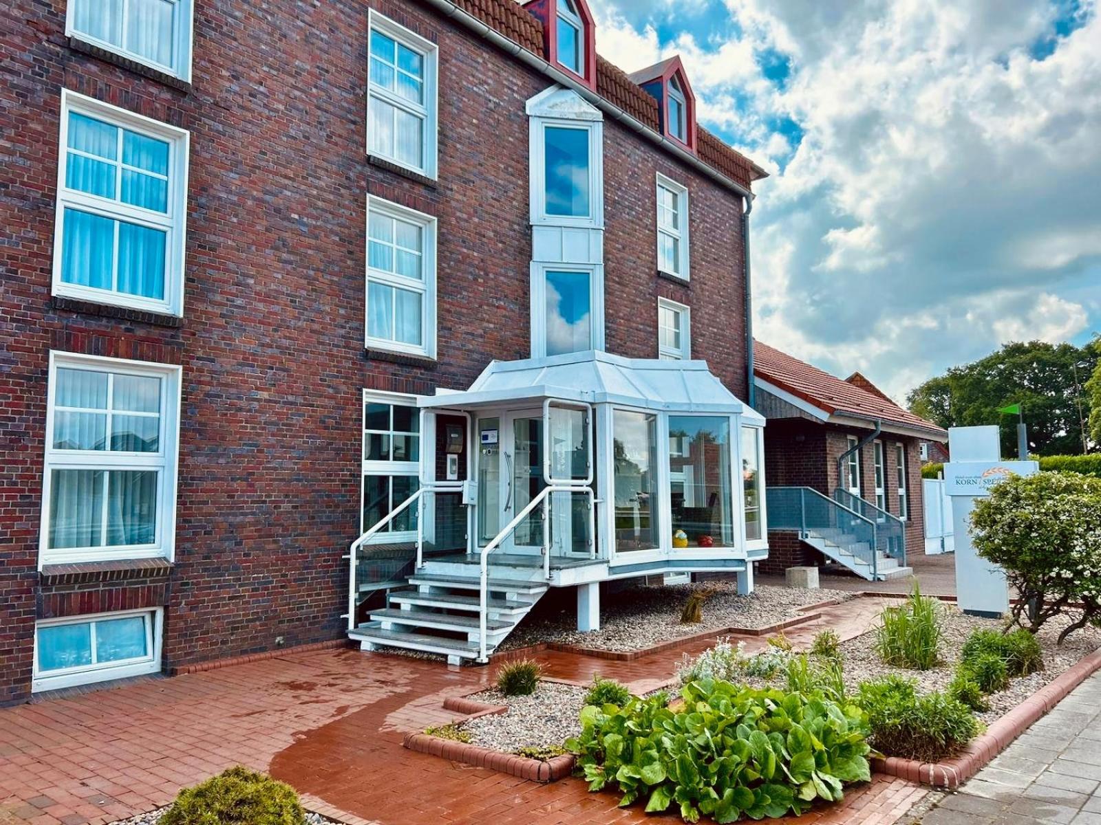 Hotel zum alten Kornspeicher Carolinensiel Exterior foto